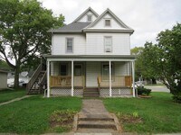 Building Photo - 3 Bedroom 1 Bathroom Duplex