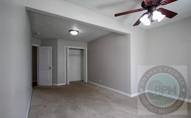 Building Photo - Huge 4-bedroom, 4-bath home