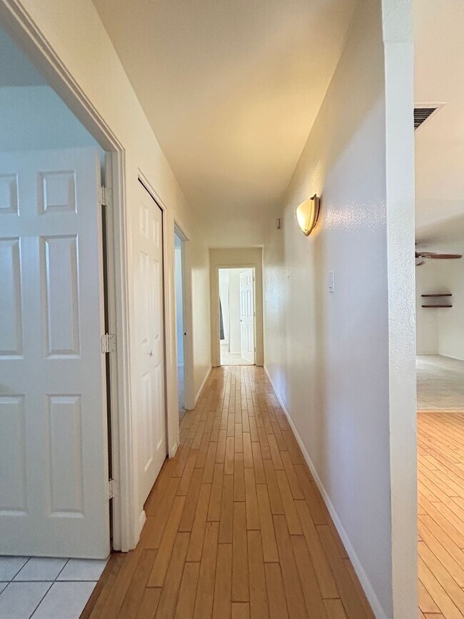 Building Photo - 4 Bedroom, 2 Bathroom Updated home with Pool!