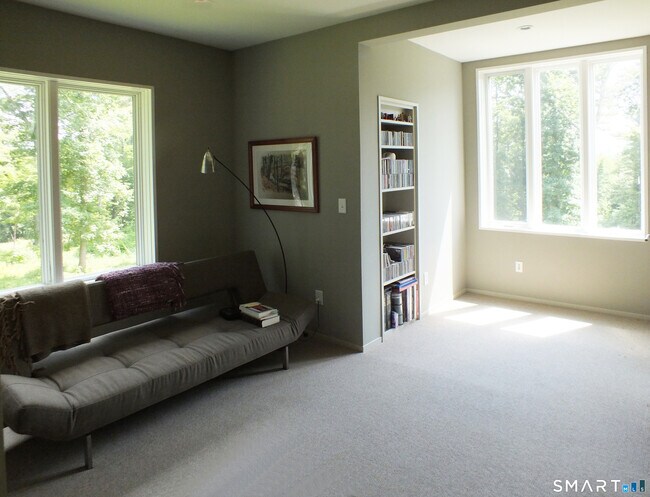 Building Photo - 472A Under Mountain Rd