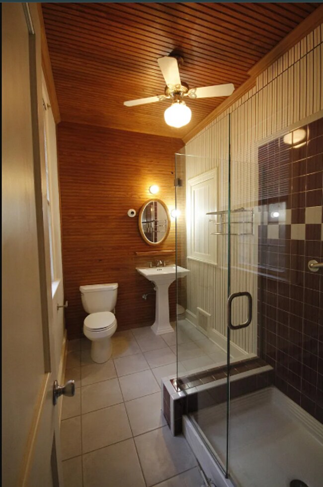 Building Photo - 3 Bed | 2 Bath in Midtown!