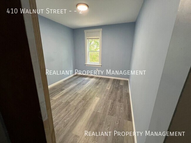 Building Photo - 410 Walnut St