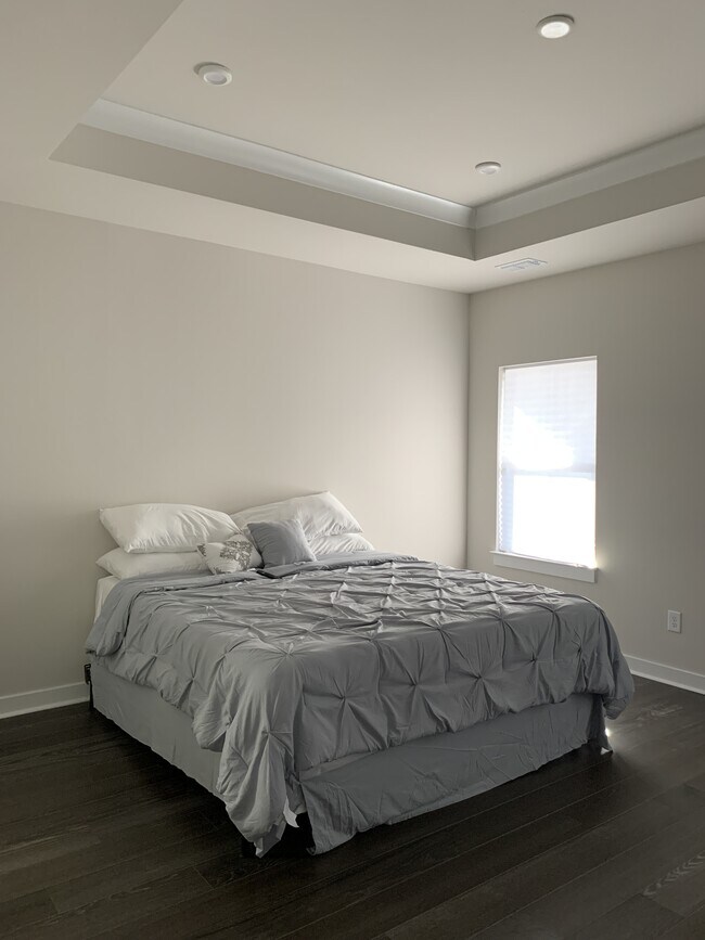 Building Photo - 2325 Hazel Wy