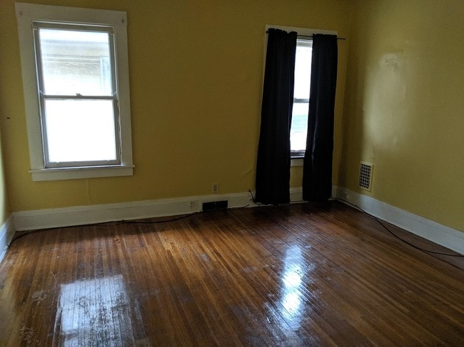 Building Photo - 106 Huntington Park