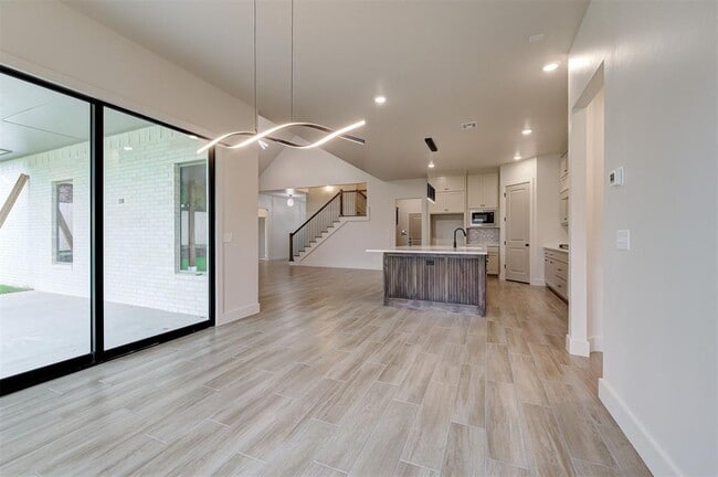 Building Photo - 4616 Maple Rdg Dr