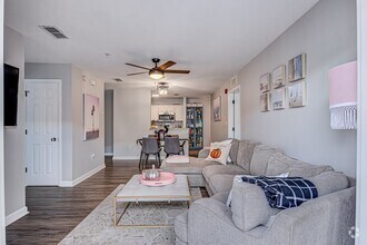 Building Photo - Oxford Terrace Phase I: 4/4 luxury apartme...