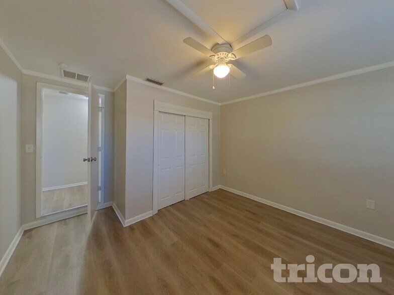 Building Photo - 6630 17th Ln N