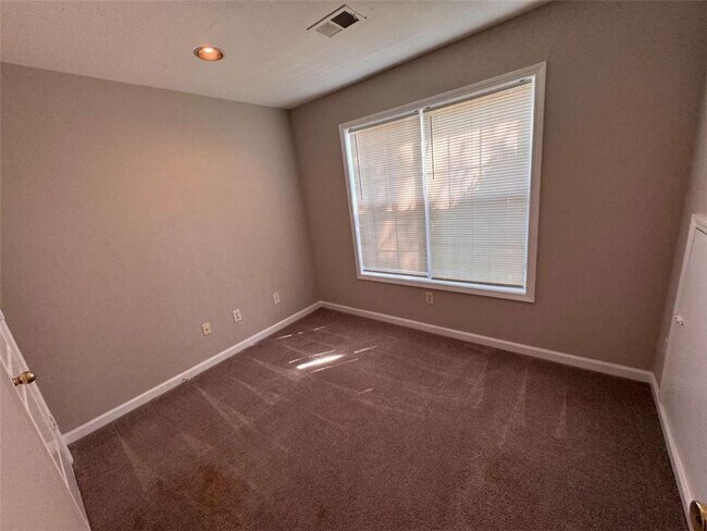 Building Photo - 451 Clear Blue Way