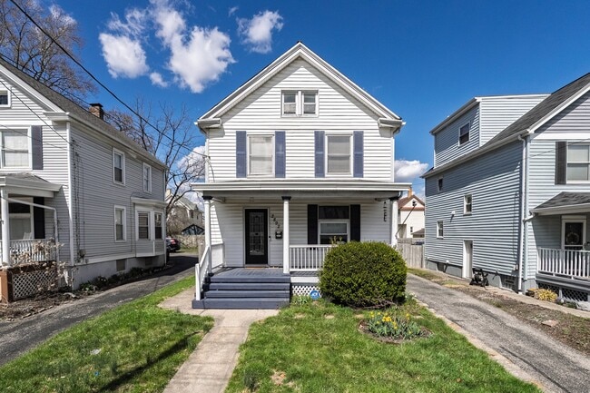 Building Photo - 2892 Markbreit Ave