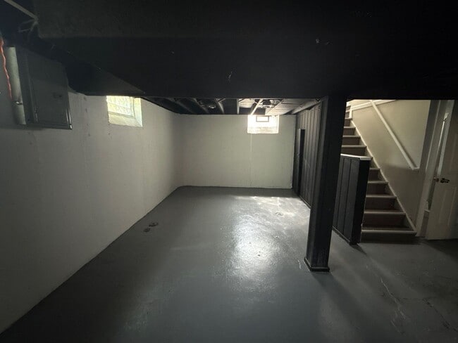 Building Photo - Fully Renovated 3-Bedroom Home – Move-In R...