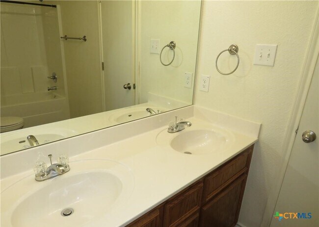 Building Photo - 5801 Lariat Ct