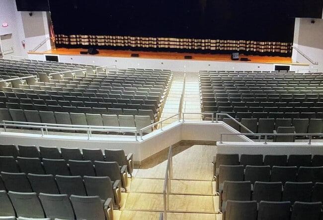 Building Photo - 543 Mansfield M