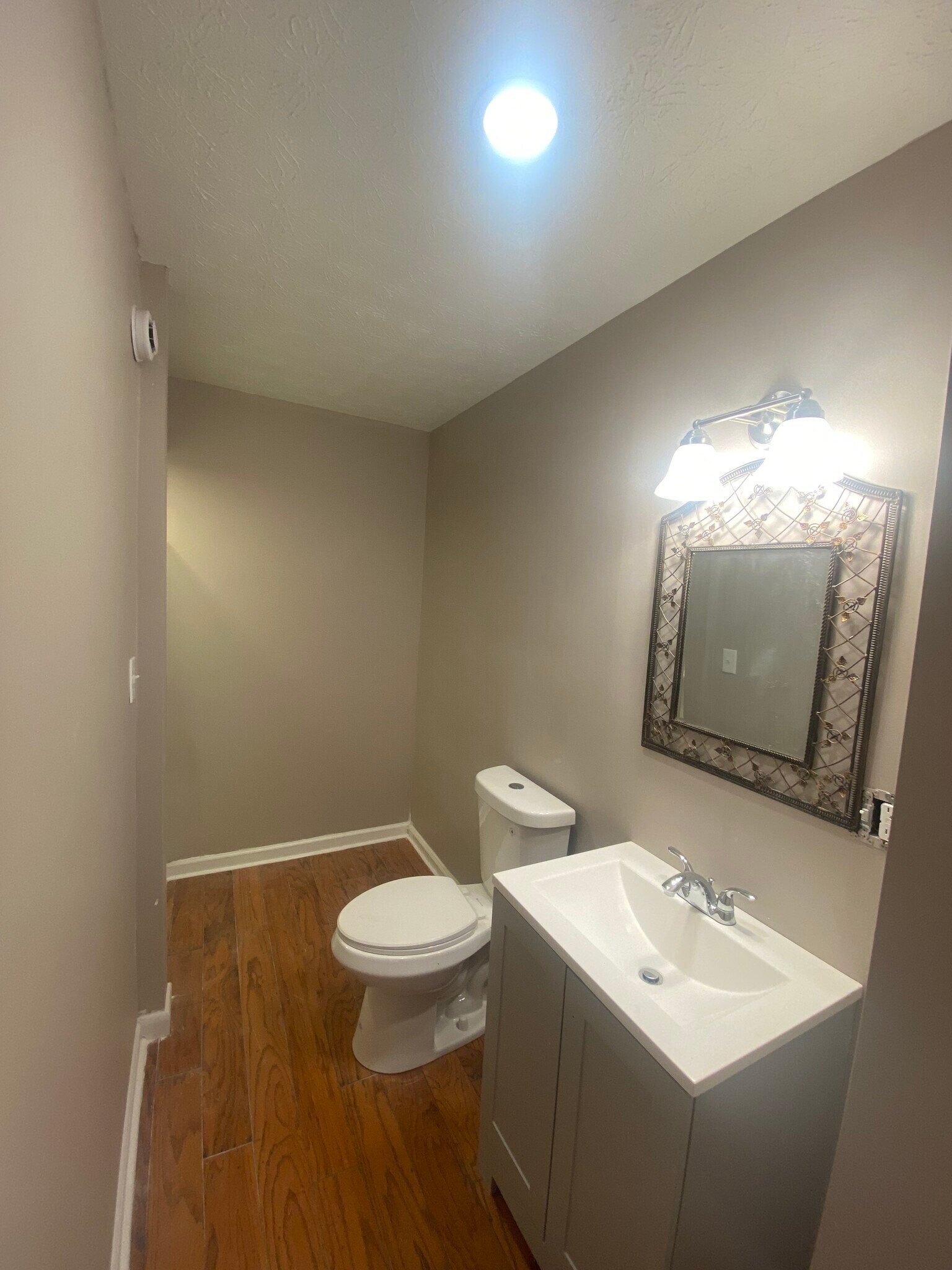 Vanity - 420 Cardigan Cir SW