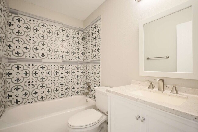 Building Photo - 9519 Braun Square