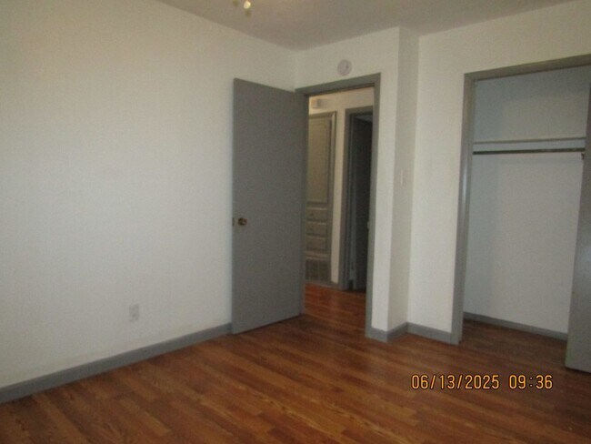 Building Photo - 1329 SE Clover Ln