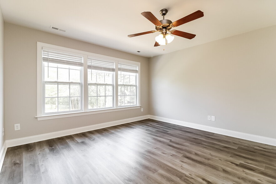 Building Photo - 445 Timber Meadow Lake