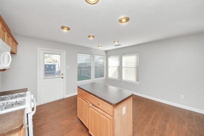 Building Photo - 13503 Sherman Oaks Dr