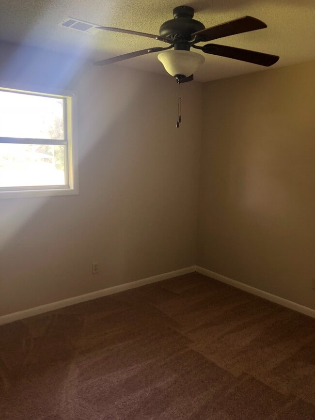Building Photo - 3 BR 2 bath home on Smart Rd in Troy