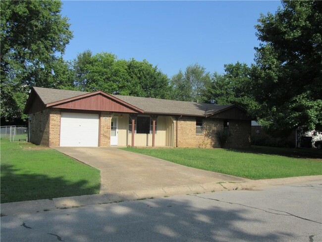 Primary Photo - 1205 S Prospect St