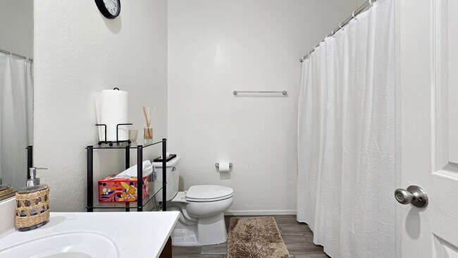 Building Photo - Beautiful and Spacious Cortana at Desert Oasis Home!! Community Pool!