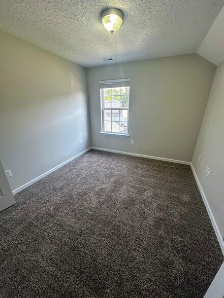 Building Photo - 606 Edenberry Dr