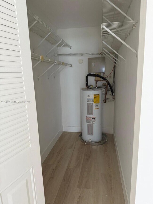 Building Photo - 100 SW 132nd Way