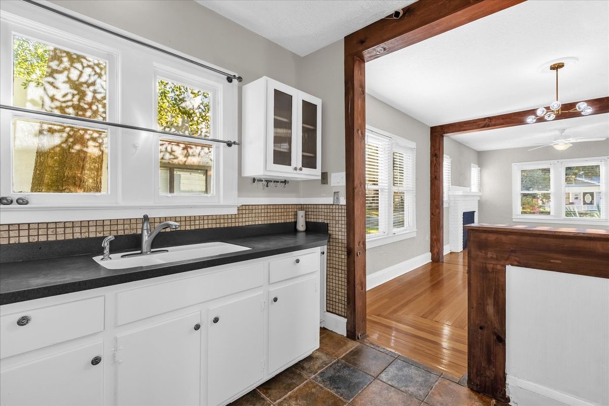 Building Photo - 1633 E Concord St