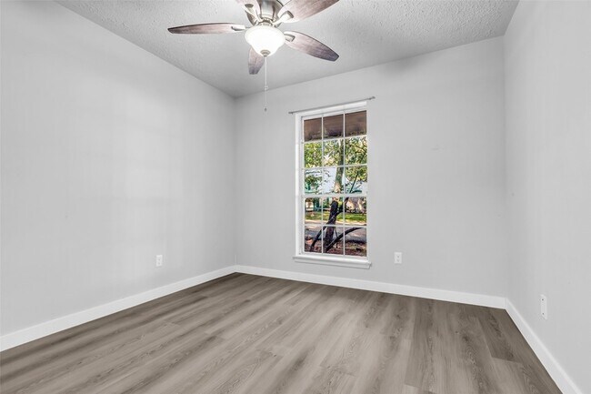 Building Photo - 11829 S Red Cedar Cir