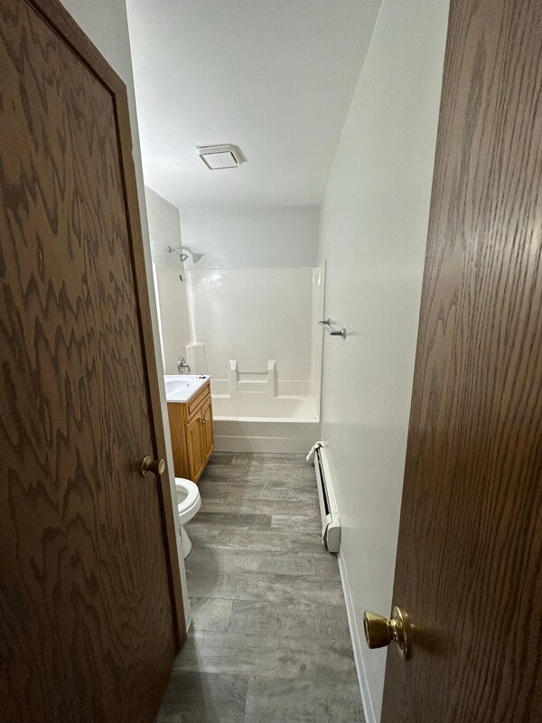 Building Photo - 516 Kendall Ave S