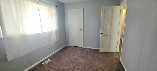 Building Photo - 4 Bedroom 1.5 bath in Argenta Oreana School District!