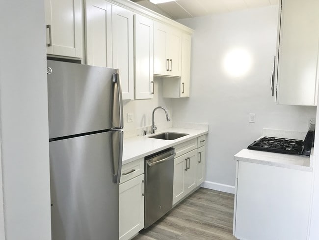 Building Photo - Chestnut Avenue Apartments