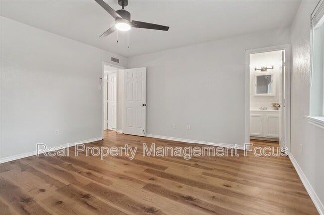 Building Photo - 511 Cumberland Dr