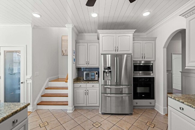 Building Photo - 112 Cherry Grove Dr