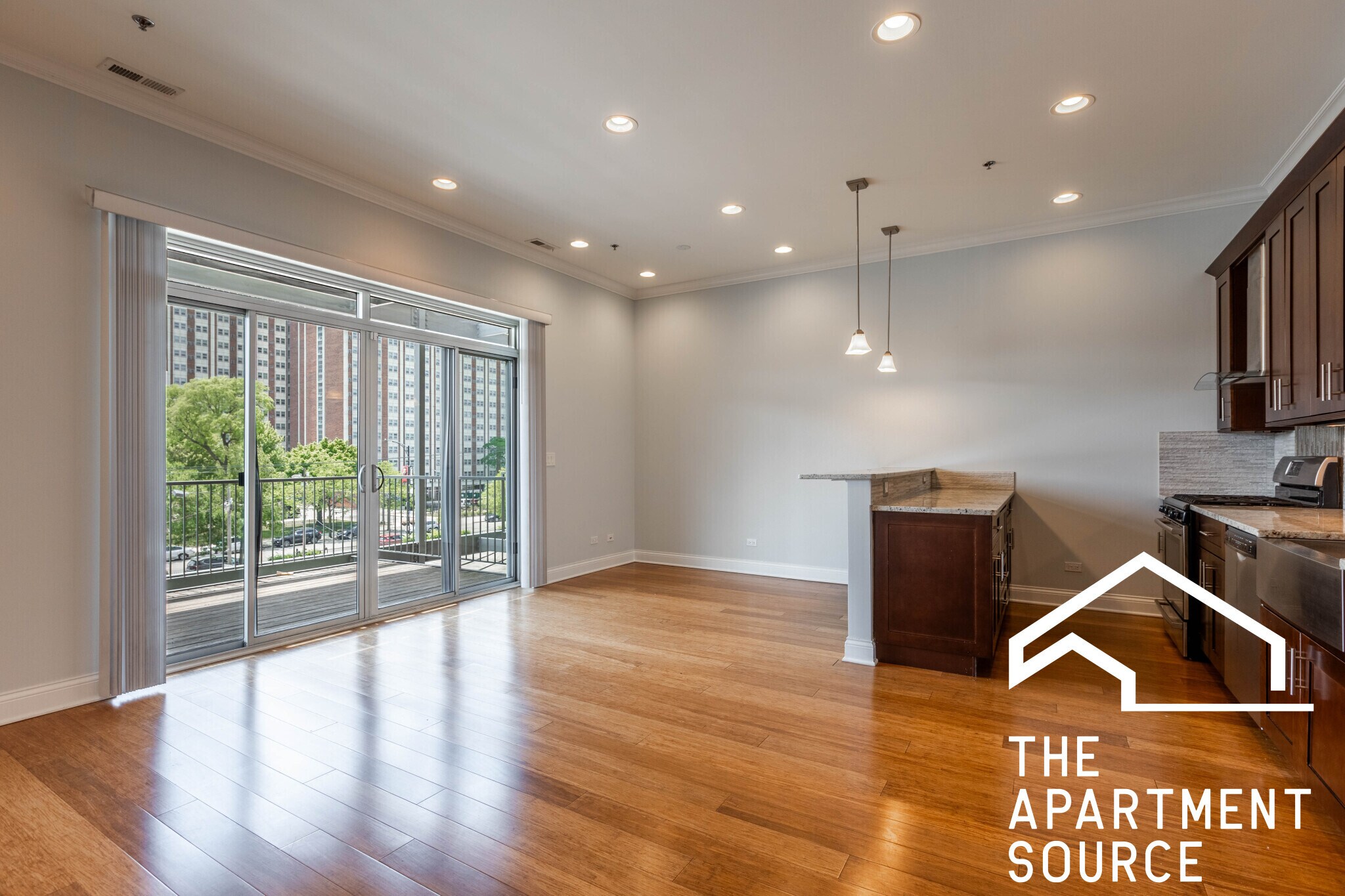 Building Photo - 1533 W Warren Blvd