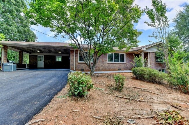 Building Photo - 6085 Glenridge Dr