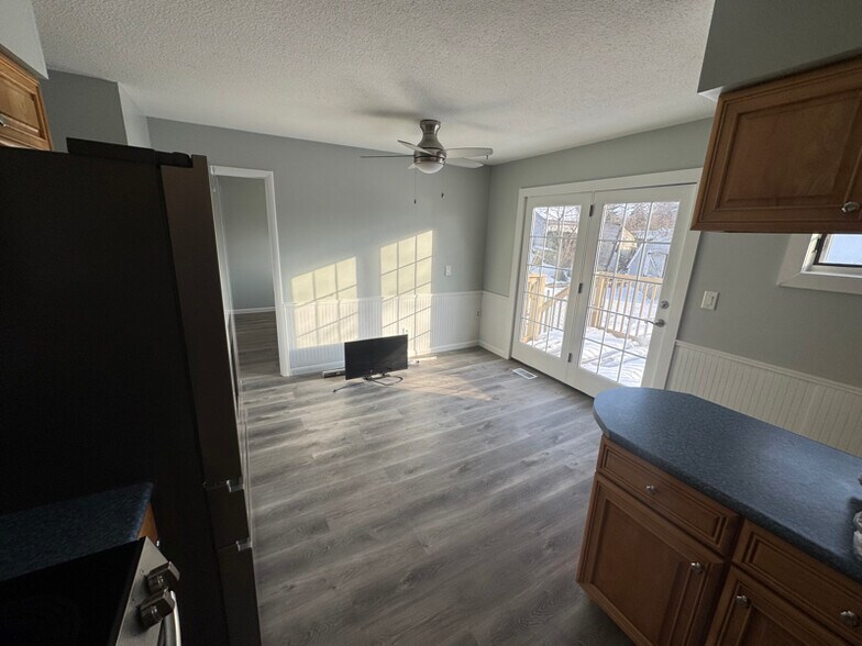 Building Photo - 3742 School St