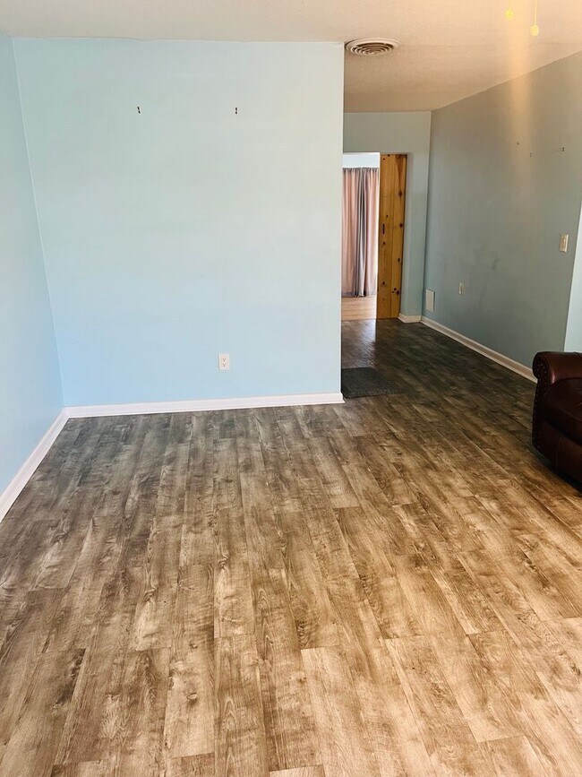 Building Photo - 3/1.5 Duplex in Fisherman's Haven