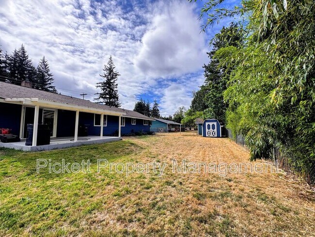 Building Photo - 2270 Madrona Dr SE