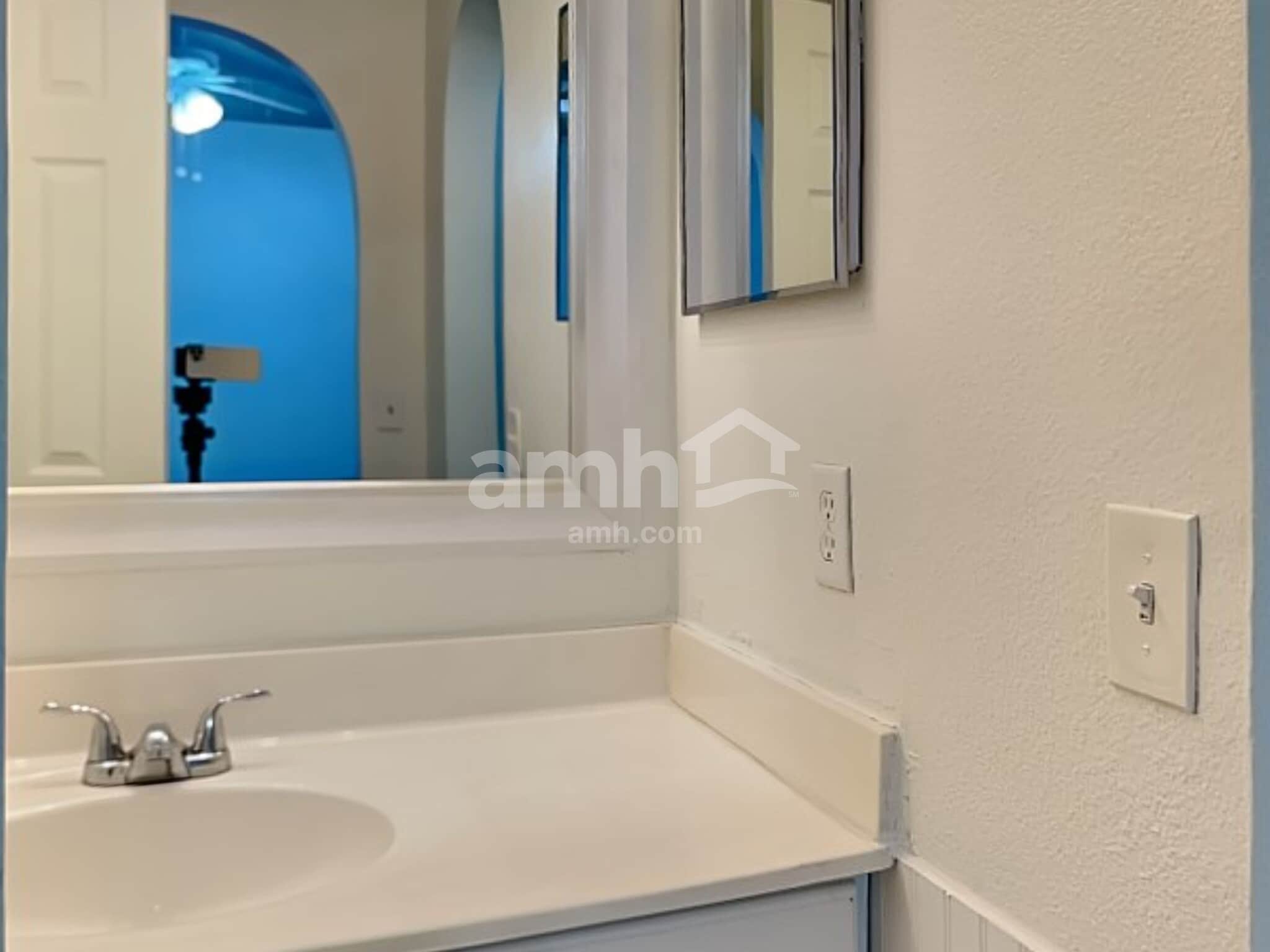 Building Photo - 10564 Opus Dr