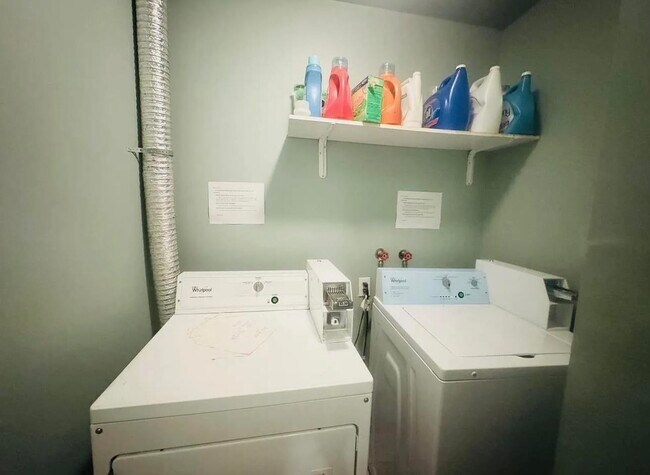 Building Photo - 102 Hudson St