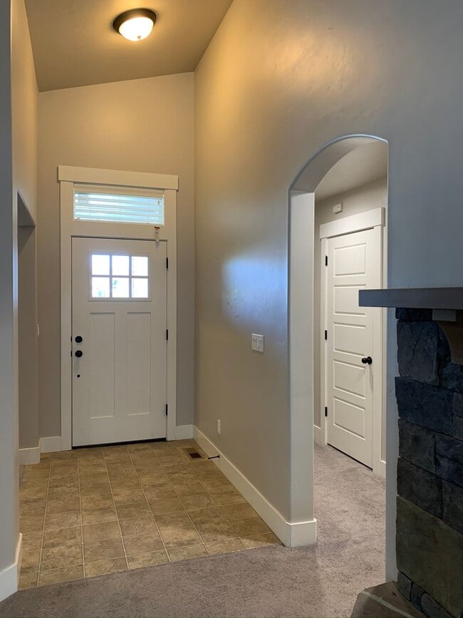 Building Photo - Move-In Special! $100 off first month's rent! Beautiful 3 bed 2 bath home in the Eaglefield Villa...