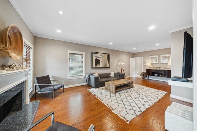 Building Photo - 624 Augusta Dr