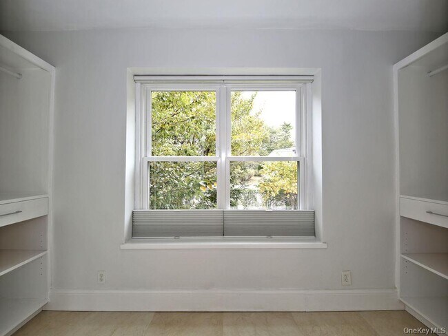 Building Photo - 490 Bleeker Ave