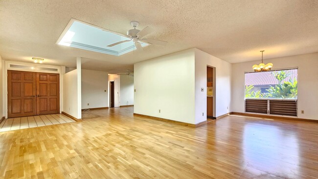 Building Photo - Salt Lake community, single-level 3 bedroo...