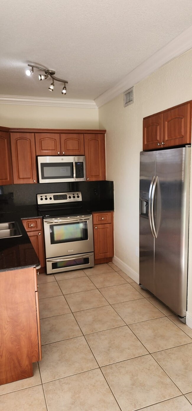 Building Photo - 7280 NW 174th Terrace