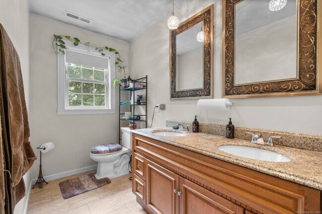 Building Photo - 55 Allen St