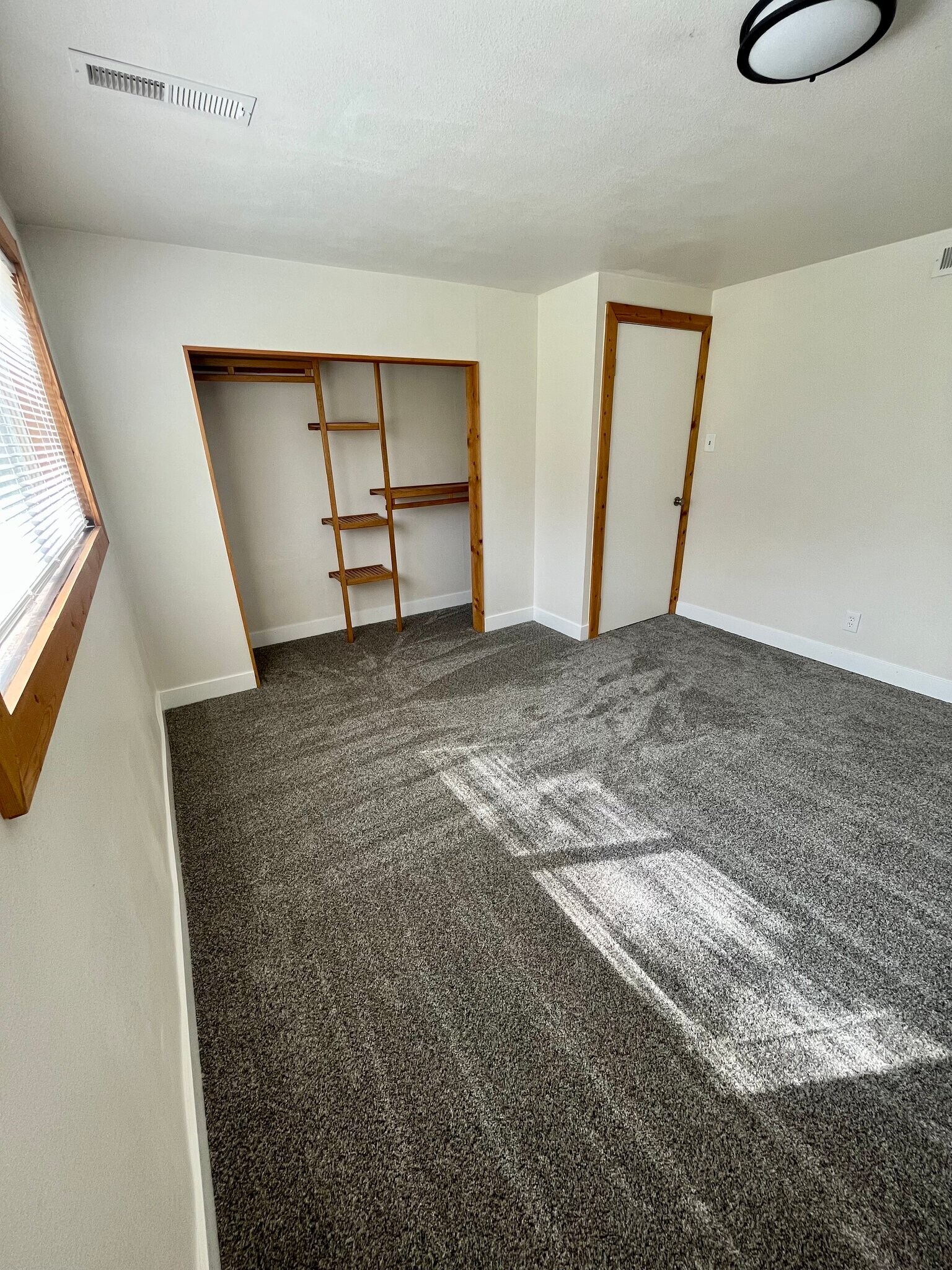 Building Photo - 9620 Mumford Dr