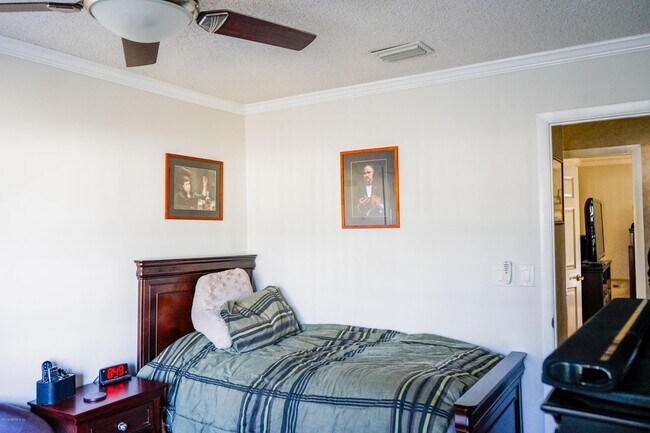 Building Photo - 695 A1A N
