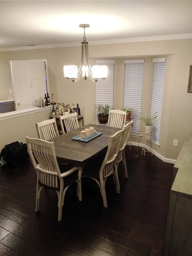 Building Photo - Beautifully upgraded Townhouse style condominium located in Hidden Meadows