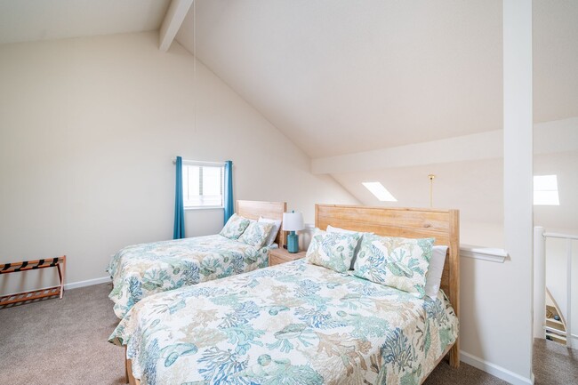 Building Photo - Furnished Seasonal Rental from December 7,...